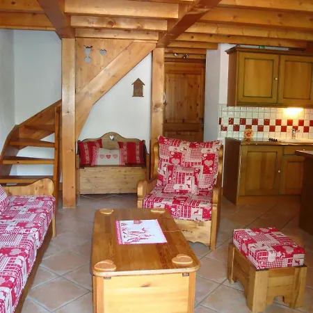 Duplex Chaleureux Au Centre, Proche Commerces Et Telepherique, Avec Balcon Sud Et Parking Couvert - Fr-1-464-76